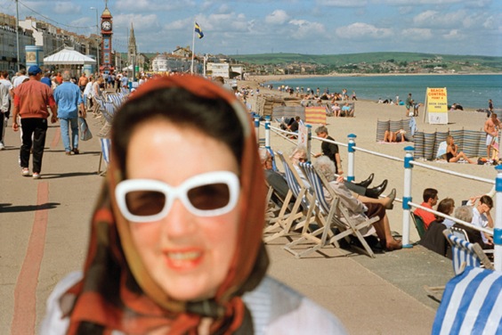 1960s-big-sunglasses-beach-beauty